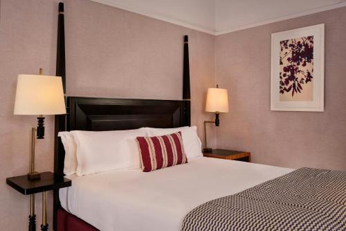 Habitación estándar - 1 cama queen del hotel St. Ermins , Autograph Collection. Foto 2