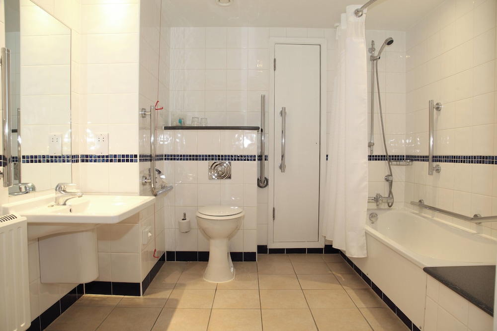 Habitación estándar, 1 cama doble, accesible para personas con discapacidad (Lowered Bath) del hotel Holiday Inn London - Regent's Park, An Ihg. Foto 6