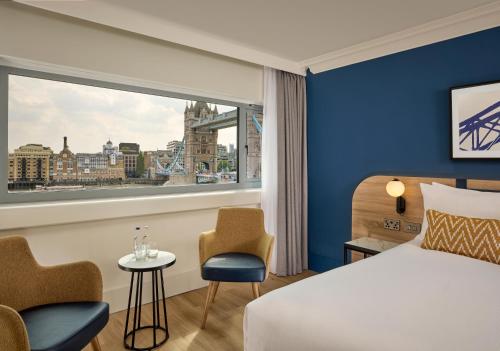 Habitación Executive con vistas al puente - Cama extragrande del hotel The Tower, by Thistle. Foto 4