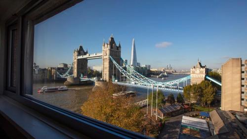 Habitación Doble Executive con vistas al puente del hotel The Tower, by Thistle. Foto 6