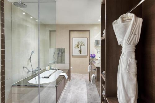 Suite Premium con balcón del hotel Hyatt Regency London The Churchill. Foto 3