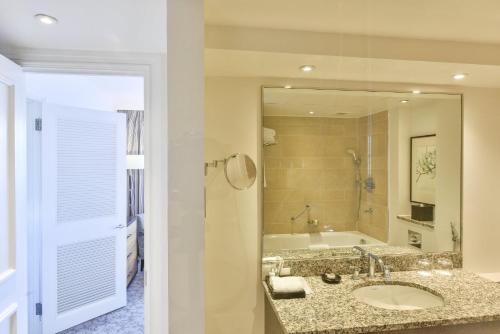 Suite con cama extragrande del hotel Hyatt Regency London The Churchill. Foto 2