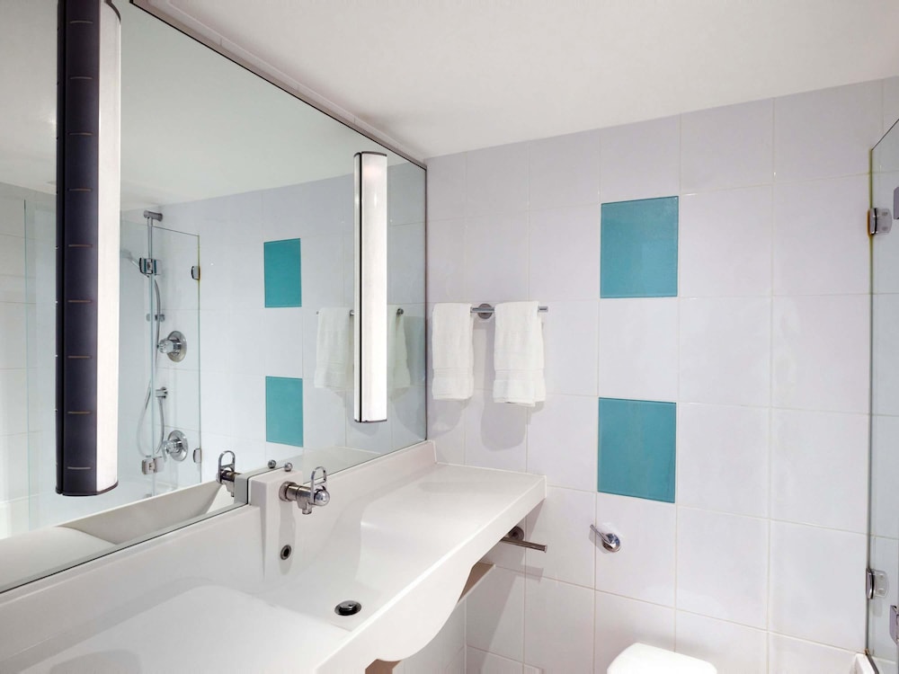 Habitación superior con 2 camas individuales, 2 camas individuales del hotel Novotel London West. Foto 6