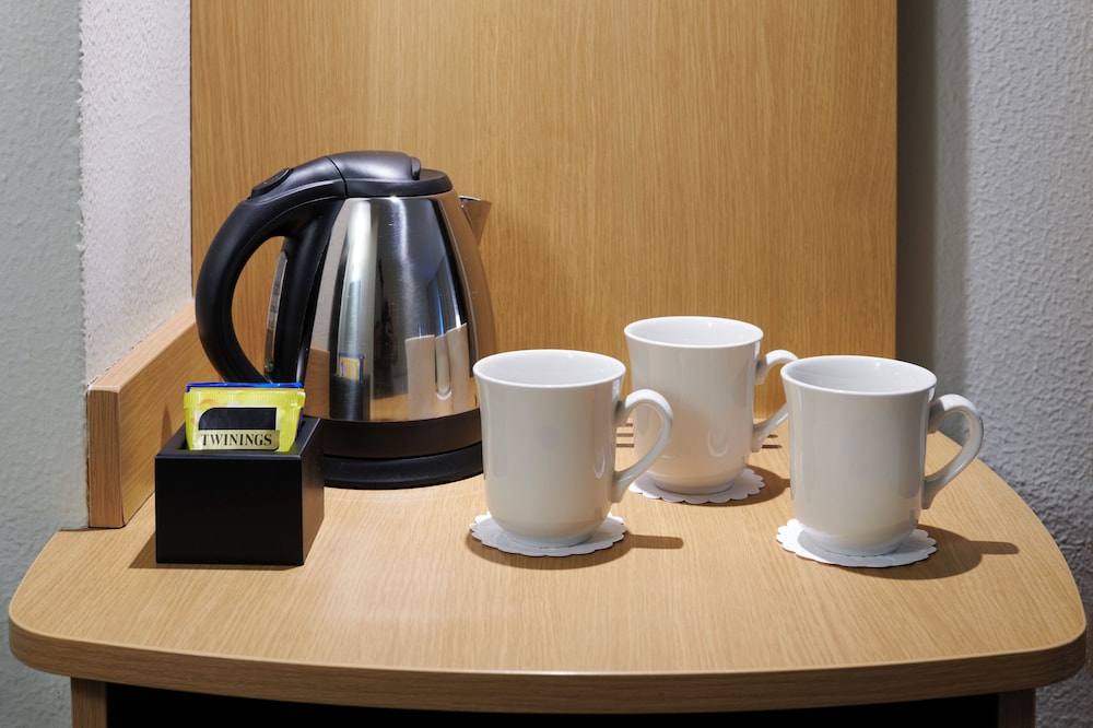 Habitación superior, 1 cama doble con sofá cama del hotel Novotel London West. Foto 5