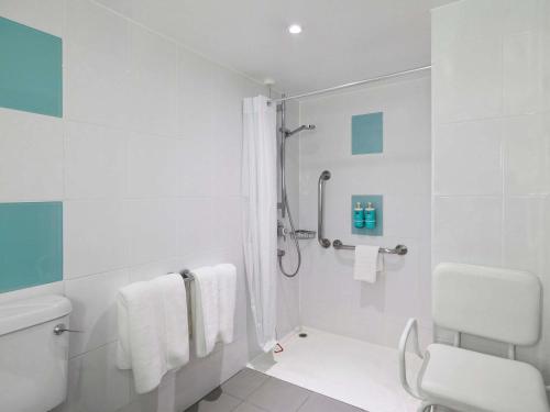 Habitación Doble Superior - Accesible del hotel Novotel London West. Foto 5