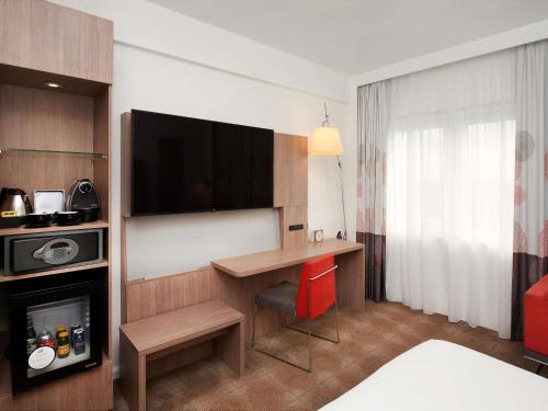 Habitación Executive con sofá cama doble - 1 cama doble del hotel Novotel London West. Foto 3