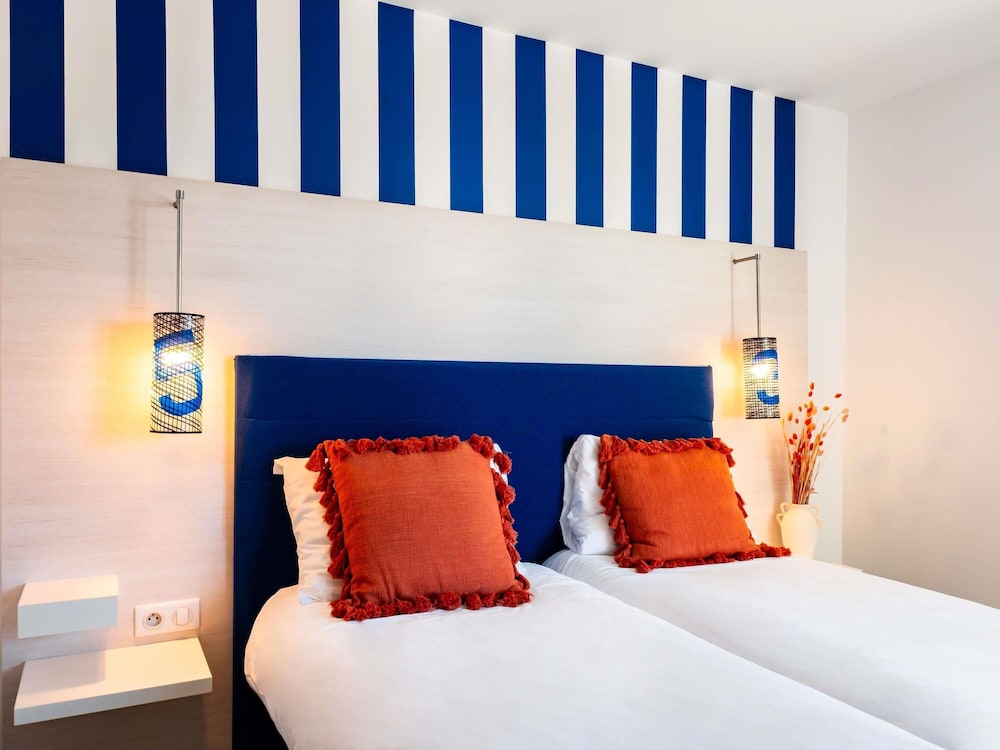 Habitación Standard con dos camas individuales del hotel Ibis Styles Quiberon Centre. Foto 4