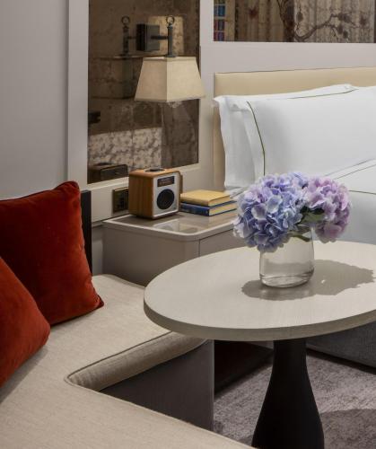 Habitación Doble Superior adaptada para personas de movilidad reducida - 2 camas del hotel The Biltmore Mayfair. Foto 2