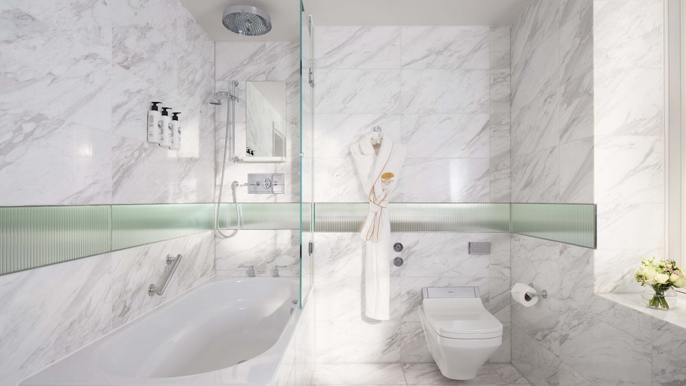 Mandarin, Suite junior, 1 cama de matrimonio grande del hotel Mandarin Oriental Hyde Park, London. Foto 5