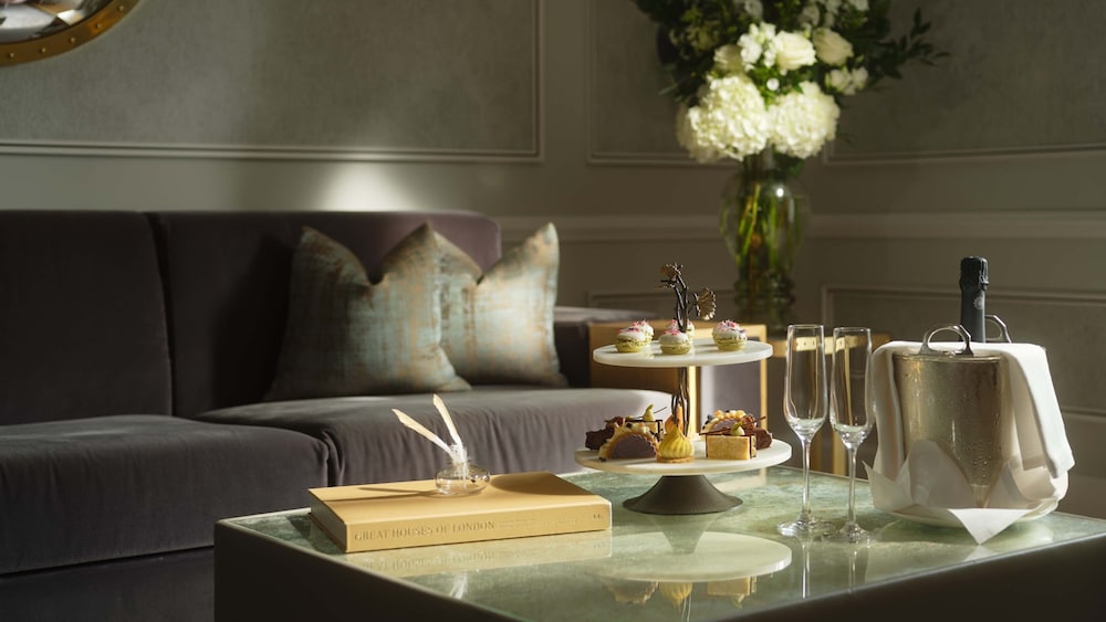 Knightsbridge, Suite del hotel Mandarin Oriental Hyde Park, London. Foto 7