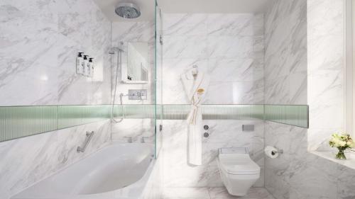 Suite Junior Mandarin con cama extragrande del hotel Mandarin Oriental Hyde Park, London. Foto 2