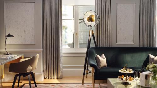 Suite Junior Mandarin con cama extragrande del hotel Mandarin Oriental Hyde Park, London. Foto 4