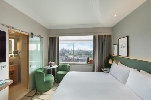 Habitación con cama grande del hotel London Hilton On Park Lane. Foto 3