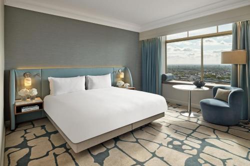 Habitación Executive con cama extragrande del hotel London Hilton On Park Lane. Foto 5