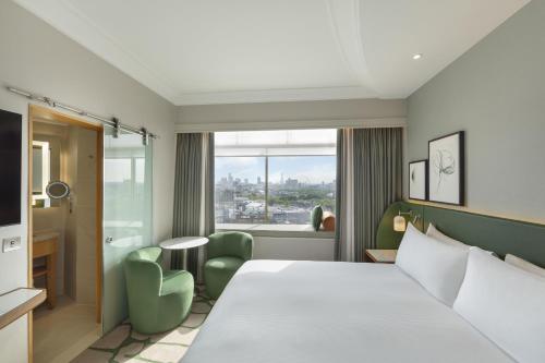 Habitación con cama grande del hotel London Hilton On Park Lane. Foto 6