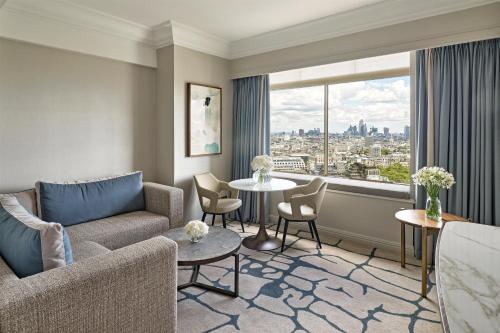 Suite Grosvenor con acceso al salón del hotel London Hilton On Park Lane. Foto 5