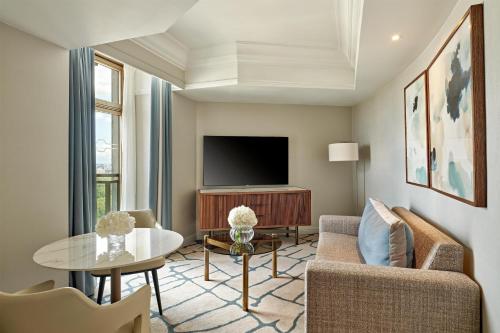 Suite Executive Mayfair con acceso al salón del hotel London Hilton On Park Lane. Foto 6