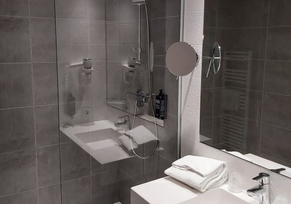 Habitación estándar con 2 camas individuales del hotel Ibis Styles Montargis Arboria. Foto 4