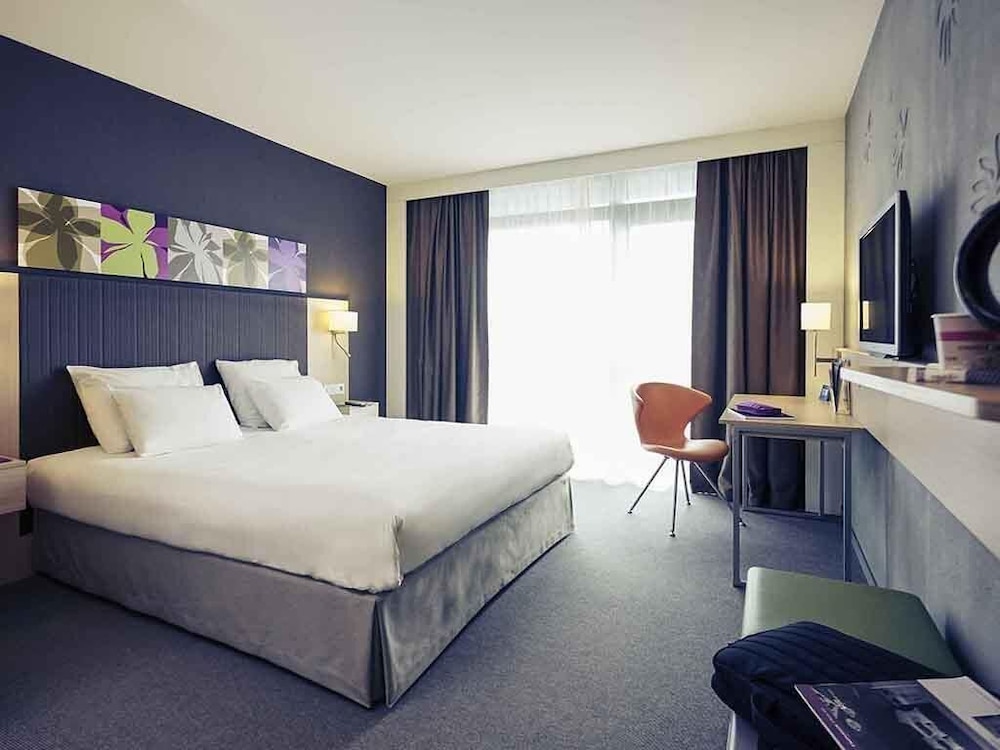 Habitación Classic con una cama doble de 180 x 200 cm y moderna decoración del hotel Mercure Valenciennes Centre. Foto 5