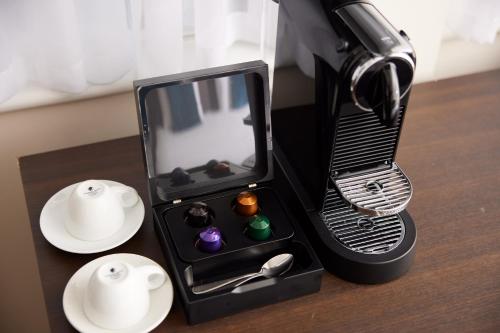 Habitación Executive con cama extragrande del hotel Thistle London Trafalgar Square. Foto 4