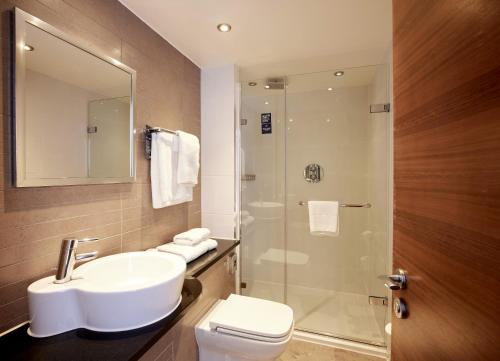 Habitación Doble Deluxe - 2 camas del hotel Thistle London Trafalgar Square. Foto 3