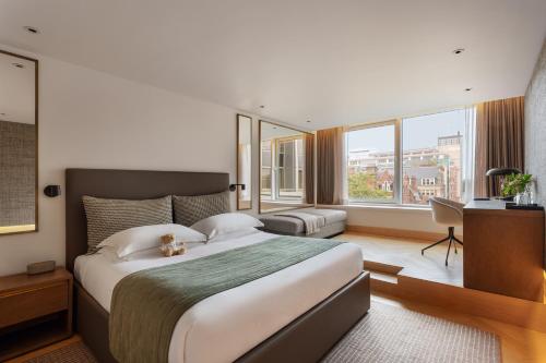 Habitación Deluxe Real del hotel Royal Garden. Foto 3