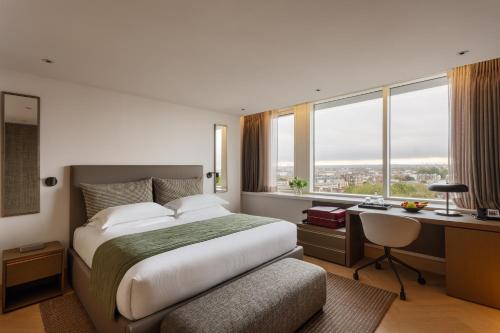 Habitación Doble Deluxe del hotel Royal Garden. Foto 1