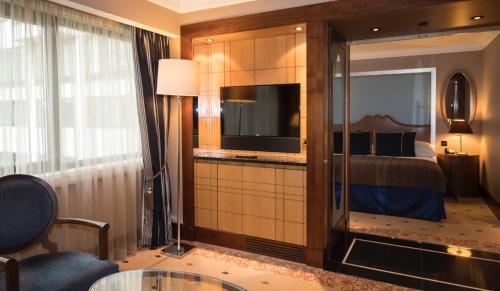 Suite Junior con cama extragrande del hotel Intercontinental London Park Lane, An Ihg