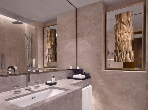 Habitación acogedora con cama extragrande - Planta Mayfair del hotel Intercontinental London Park Lane, An Ihg. Foto 1