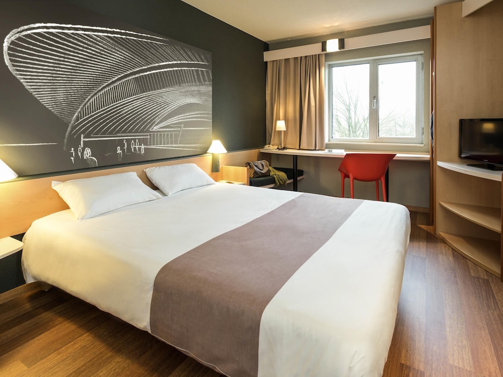 Habitación con 1 cama doble del hotel Ibis Liège Seraing