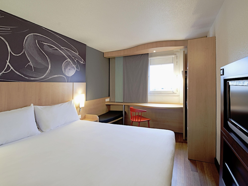 Habitación con 1 cama doble del hotel Ibis Liège Seraing. Foto 5