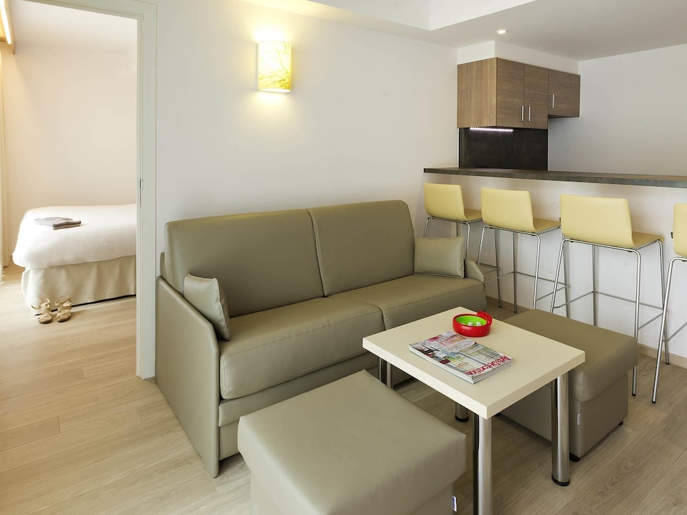 Suite Familiar con balcón del hotel Ibis Styles Zeebrugge. Foto 2