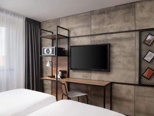 Recién reformada - Habitación Doble Estándar - 2 camas individuales del hotel Ibis London Earls Court. Foto 4