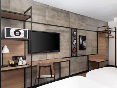 Recién reformada - Habitación Doble Estándar - 2 camas individuales del hotel Ibis London Earls Court. Foto 5