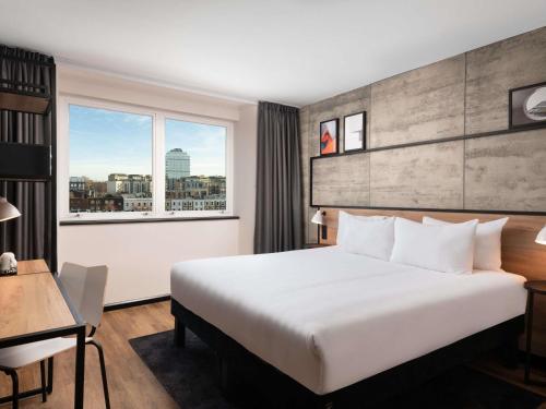 Recién reformada - Habitación Doble Estándar del hotel Ibis London Earls Court. Foto 1