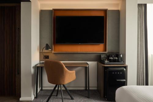 Habitación Doble Premium esquinera - 1 cama extragrande del hotel Holiday Inn London-bloomsbury , By Ihg. Foto 5