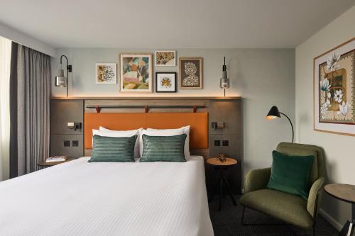 Habitación Premium con cama extragrande del hotel Holiday Inn London-bloomsbury , By Ihg. Foto 12