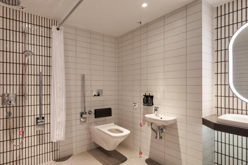Habitación Estándar con dos camas individuales, adaptada para movilidad reducida del hotel Holiday Inn London-bloomsbury , By Ihg. Foto 4