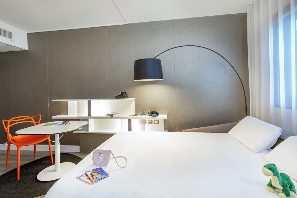 Suite Executive con cama doble y sofá convertible del hotel Novotel Suites Perpignan Centre. Foto 13