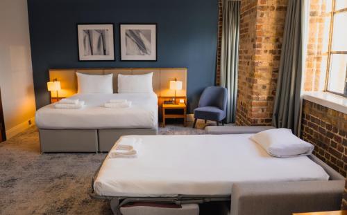 Habitación cuádruple del hotel a&o London Docklands Riverside. Foto 2