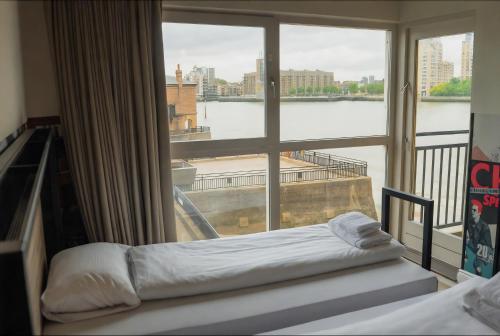 Habitación Doble del hotel a&o London Docklands Riverside. Foto 11