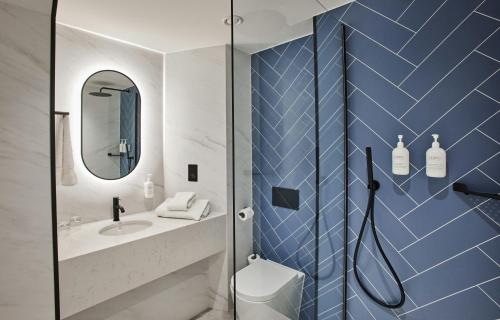 Habitación Deluxe con cama extragrande del hotel Thistle Bloomsbury Park