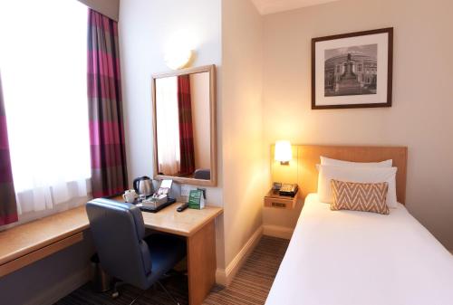 Habitación Individual Estándar del hotel Thistle Bloomsbury Park. Foto 1