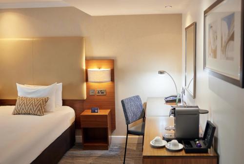 Habitación Deluxe con cama extragrande del hotel Thistle London Piccadilly. Foto 3