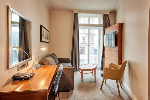 Suite Junior del hotel Thistle London Piccadilly. Foto 1
