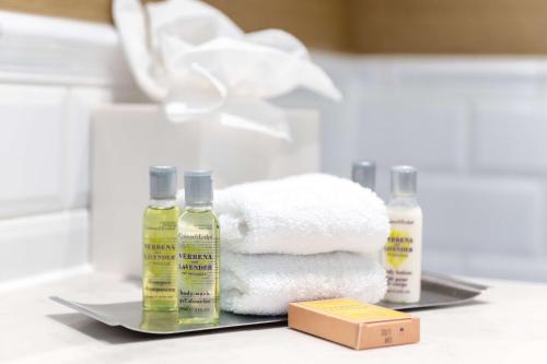 Habitación Grand Superior con sofá cama - Cama extragrande del hotel Hilton London Hyde Park. Foto 3