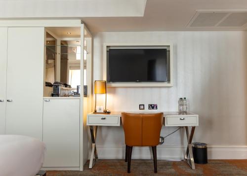 Habitación Deluxe con cama extragrande del hotel Hilton London Hyde Park. Foto 6