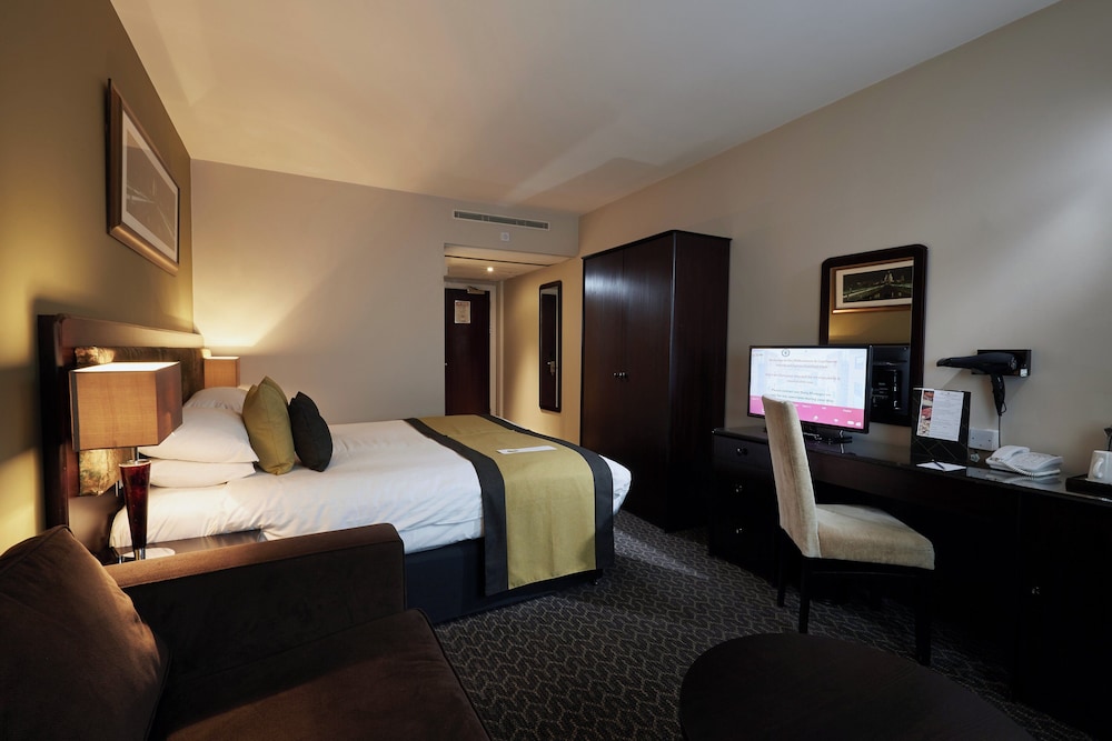 Habitación estándar, 1 cama doble, accesible para personas con discapacidad (Standard Accessible) del hotel Stamford Bridge London. Foto 1