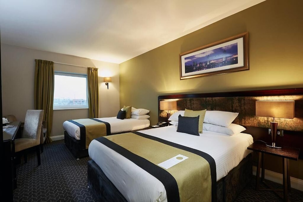 Suite estándar, 2 camas dobles (Standard Family Room) del hotel Stamford Bridge London. Foto 1