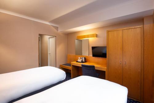 Habitación Doble Estándar con vistas al parque - 2 camas del hotel Tavistock. Foto 2